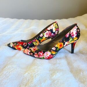 EUC 143 Girl Owanda pumps